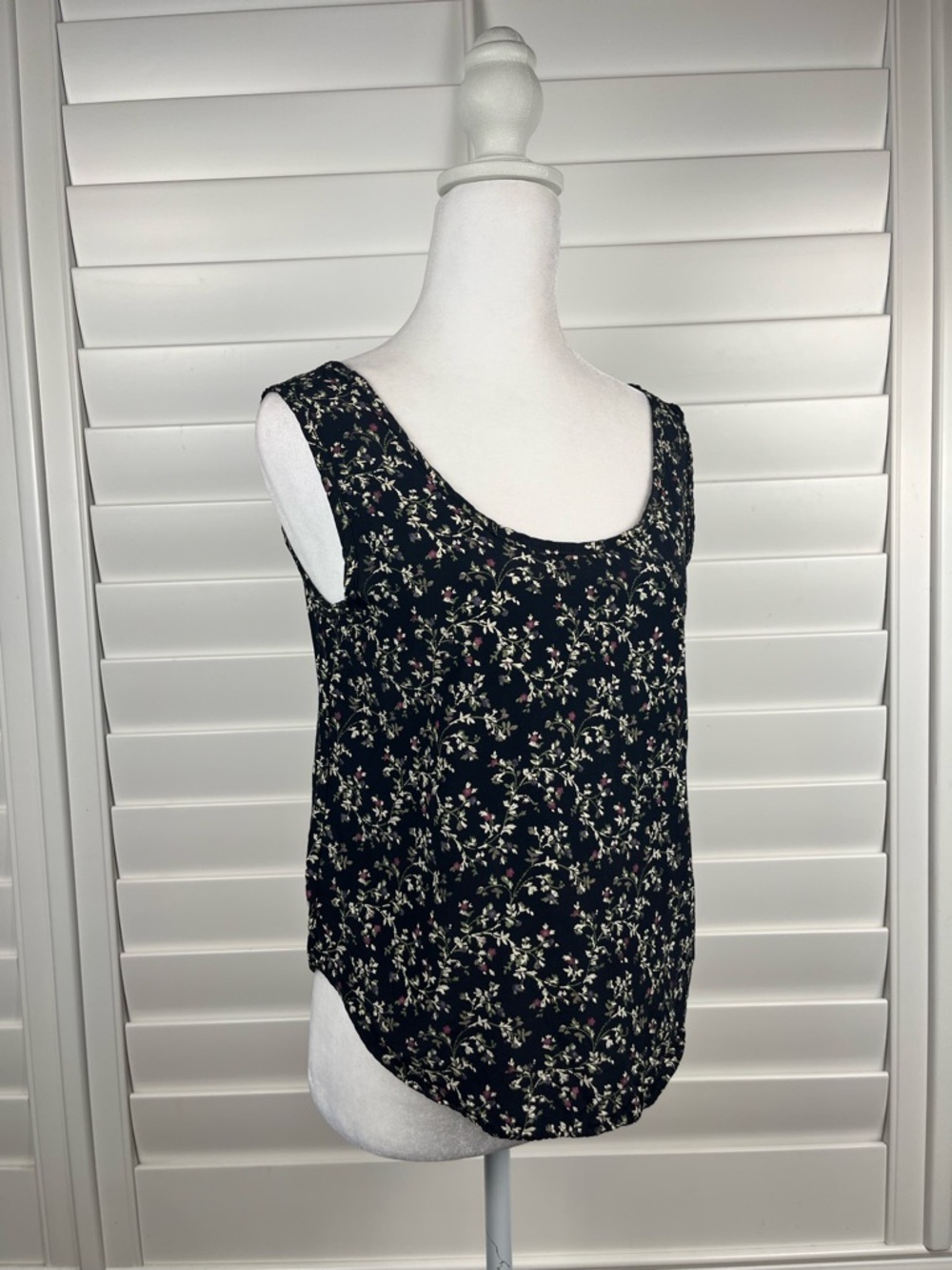 Anxiety Black Floral Scoop Neck Tank Top Size S Y2K cottagecore soft grunge